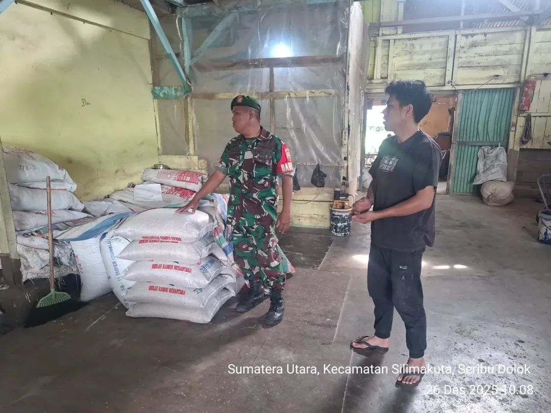 Jelang Tahun Baru 2026, Babinsa Saribudolok Bangun Kedekatan Dengan Pengusaha Kilang Padi