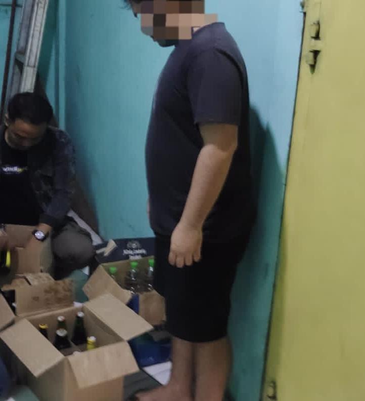 Polisi Sita 96 Botol Miras Hasil Razia Pekat