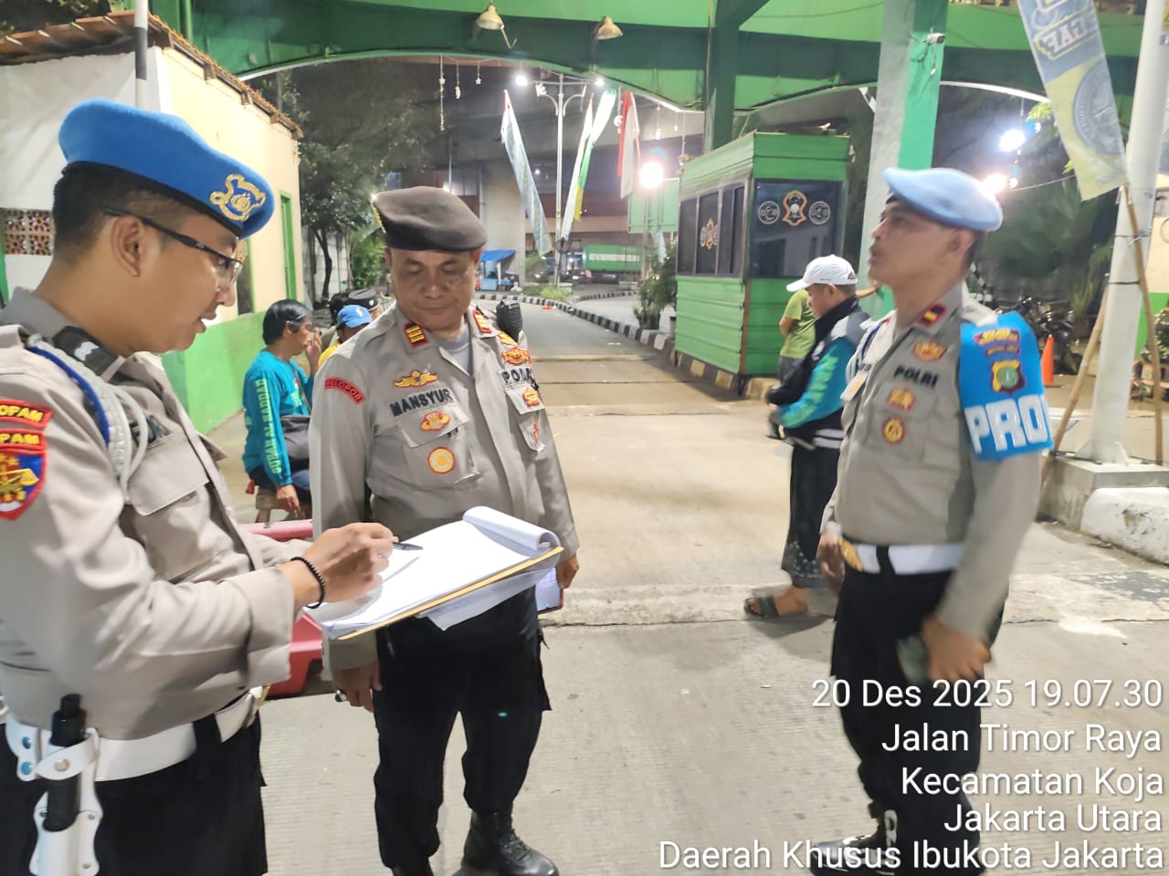 Polres Priok Dapat Apresiasi Pantia Jakarta Utara Berdzikir & Bersholawat Di Makam Mbah Priok