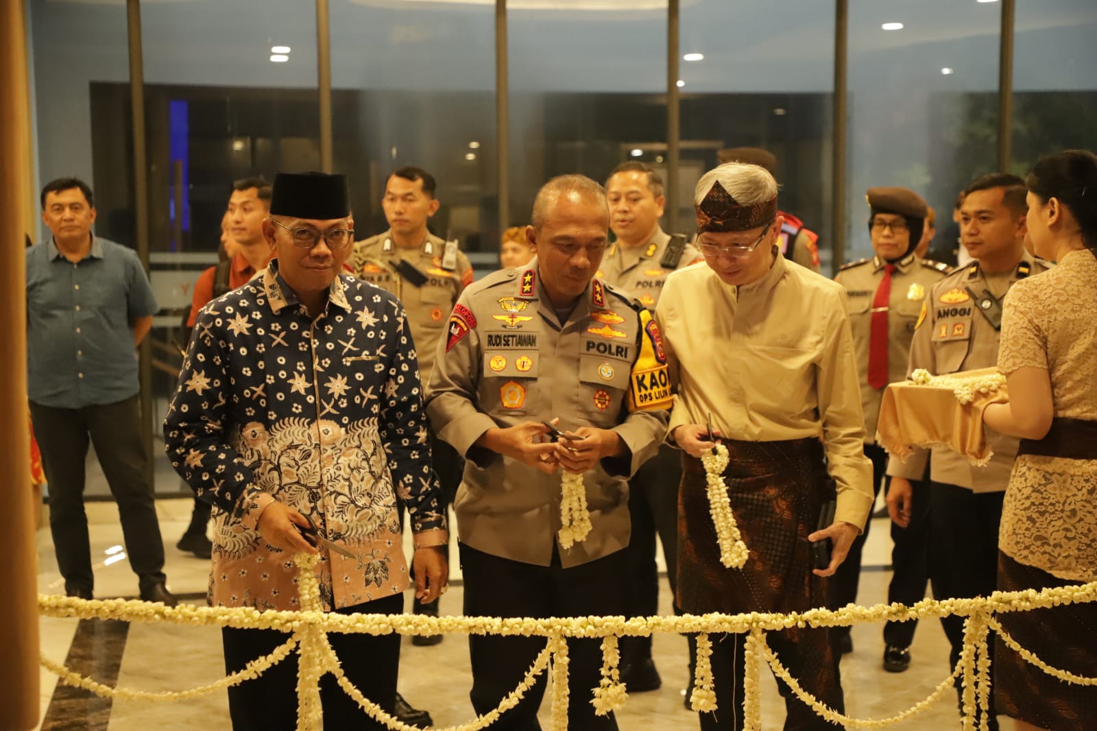 Kapolda Jabar Hadiri Peresmian Gedung Gereja Bethel Indonesia Di Summarecon Bandung, Komitmen Jaga Kerukunan Dan Toleransi Antar Umat Beragama