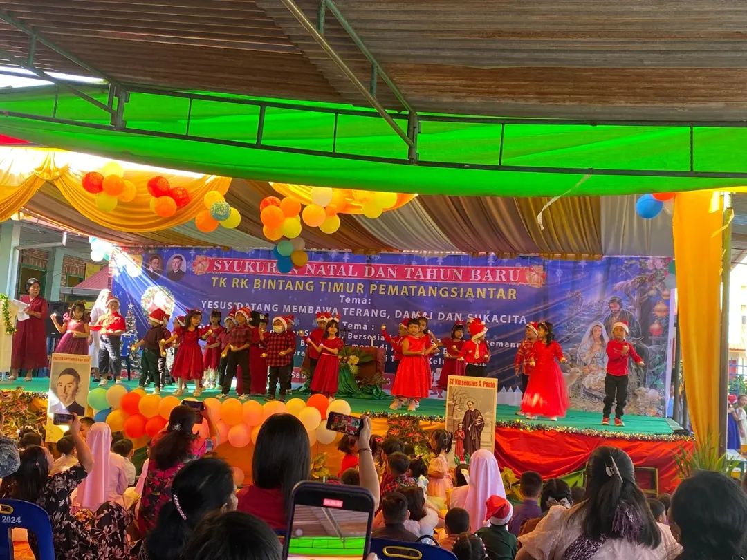 Babinsa Siantar Selatan Hadirkan Rasa Aman Dalam Ibadah Natal Di TK RK Bintang Timur