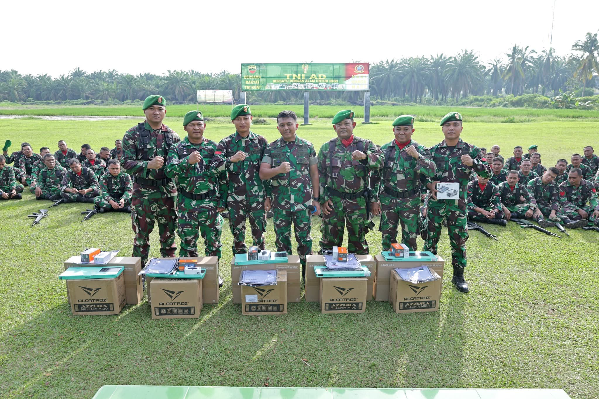 Dandim 0208/Asahan Serahkan 5 Unit PC Untuk Tingkatkan Kinerja Administrasi Staf