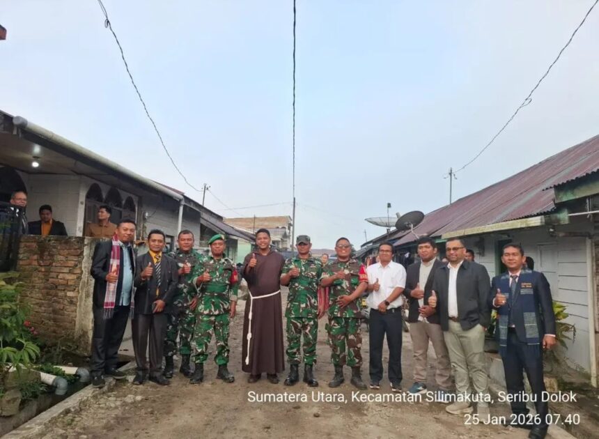 Personel Koramil 12/Saribudolok Kawal Pawai Misa Perdana Di Saribu Dolok