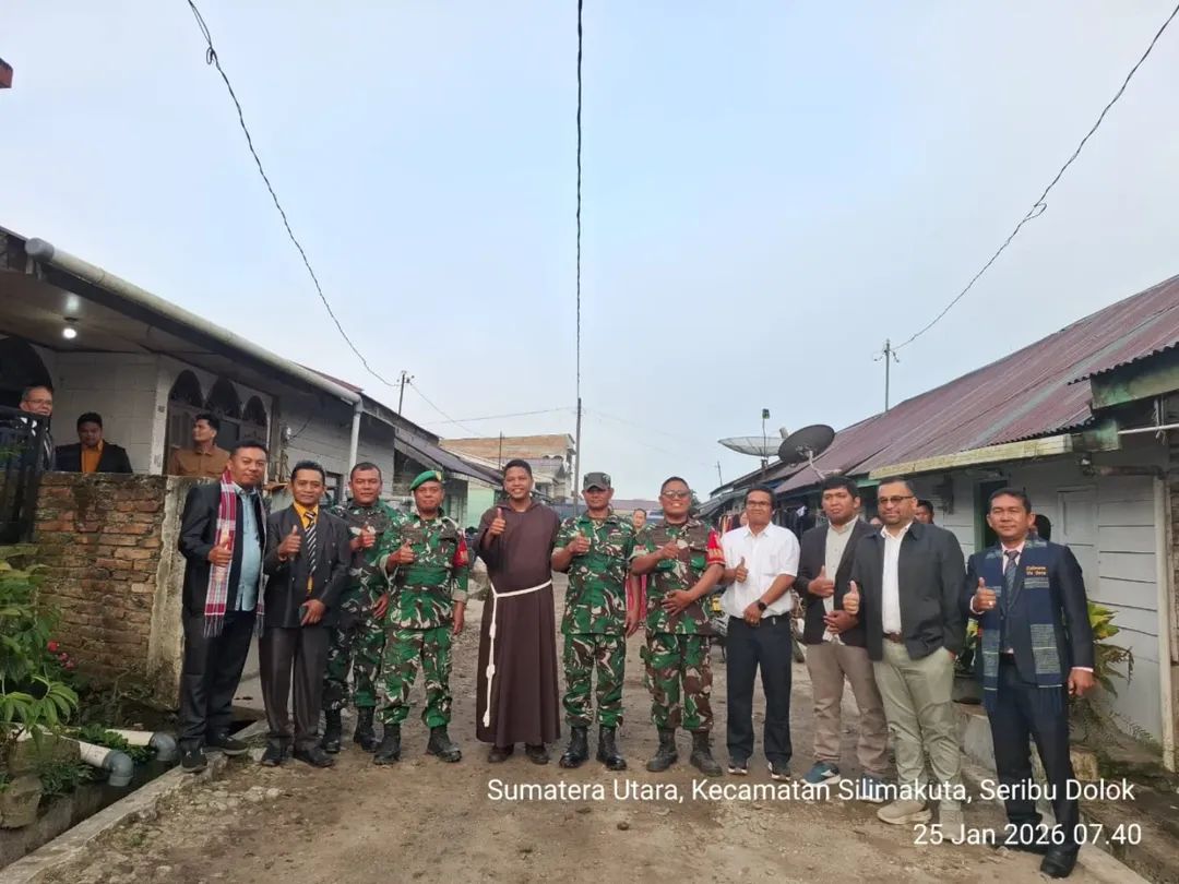 Personel Koramil 12/Saribudolok Kawal Pawai Misa Perdana Di Saribu Dolok