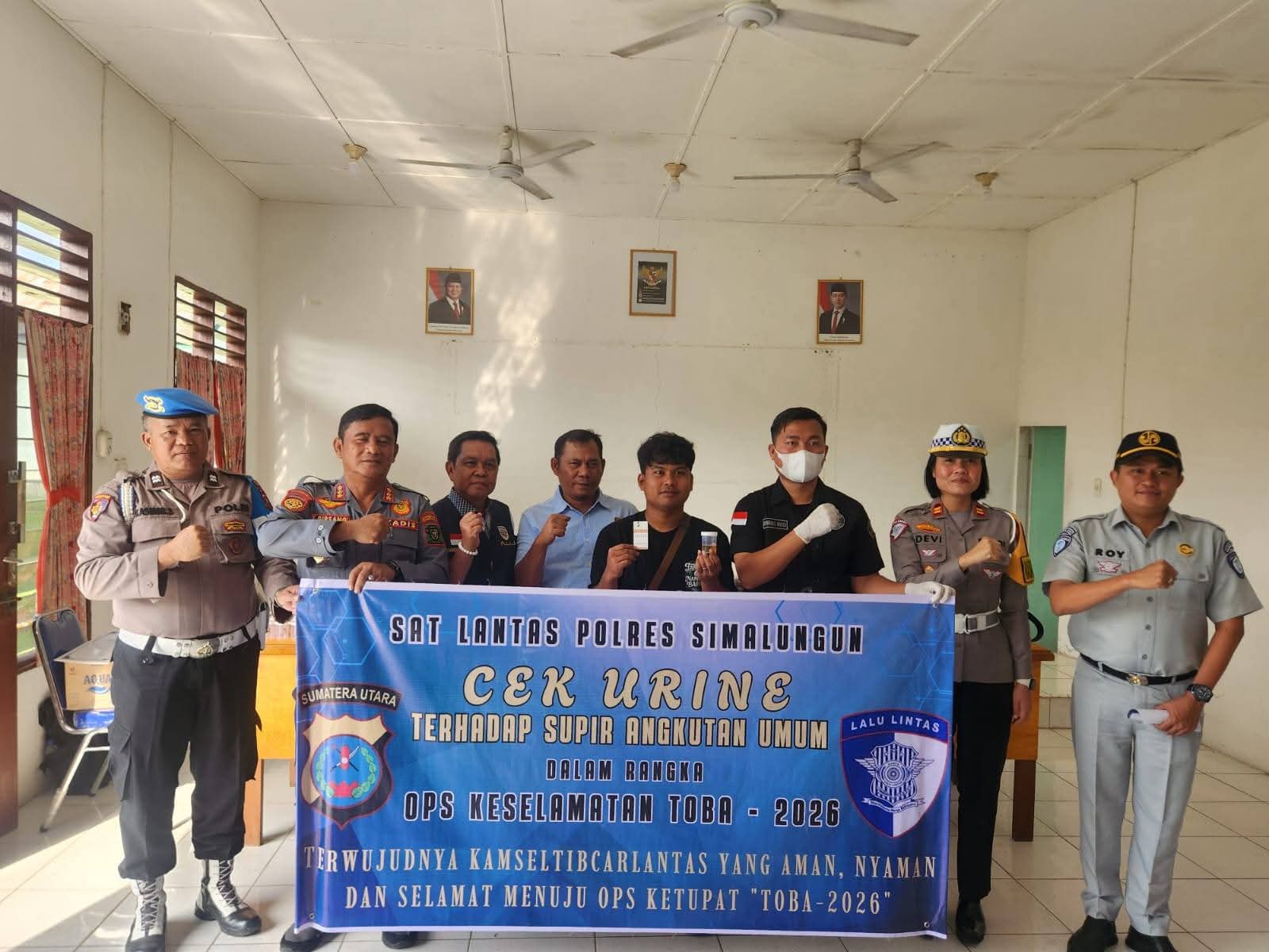 Kasat Lantas Polres Simalungun Laksanakan Pengecekan Urin Pengemudi Angkutan Umum Dan Sosialisasi Operasi Keselamatan Toba 2026