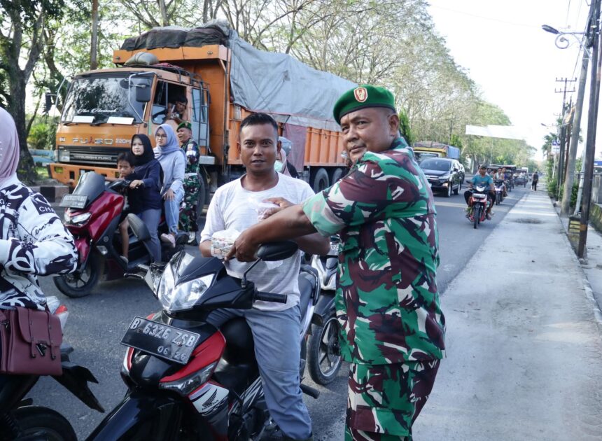 Berbagi Ta’jil Kodim 0208/Asahan Ramadhan Penuh Berkah