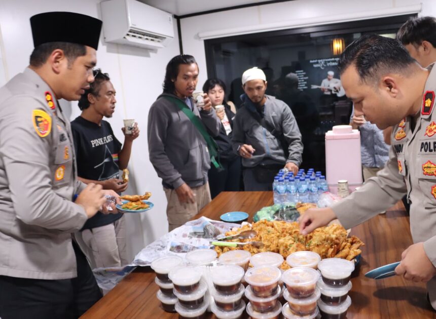 Polres Priok Santuni Anak Yatim Dan Buka Puasa Bersama Jurnalis Jakarta Utara
