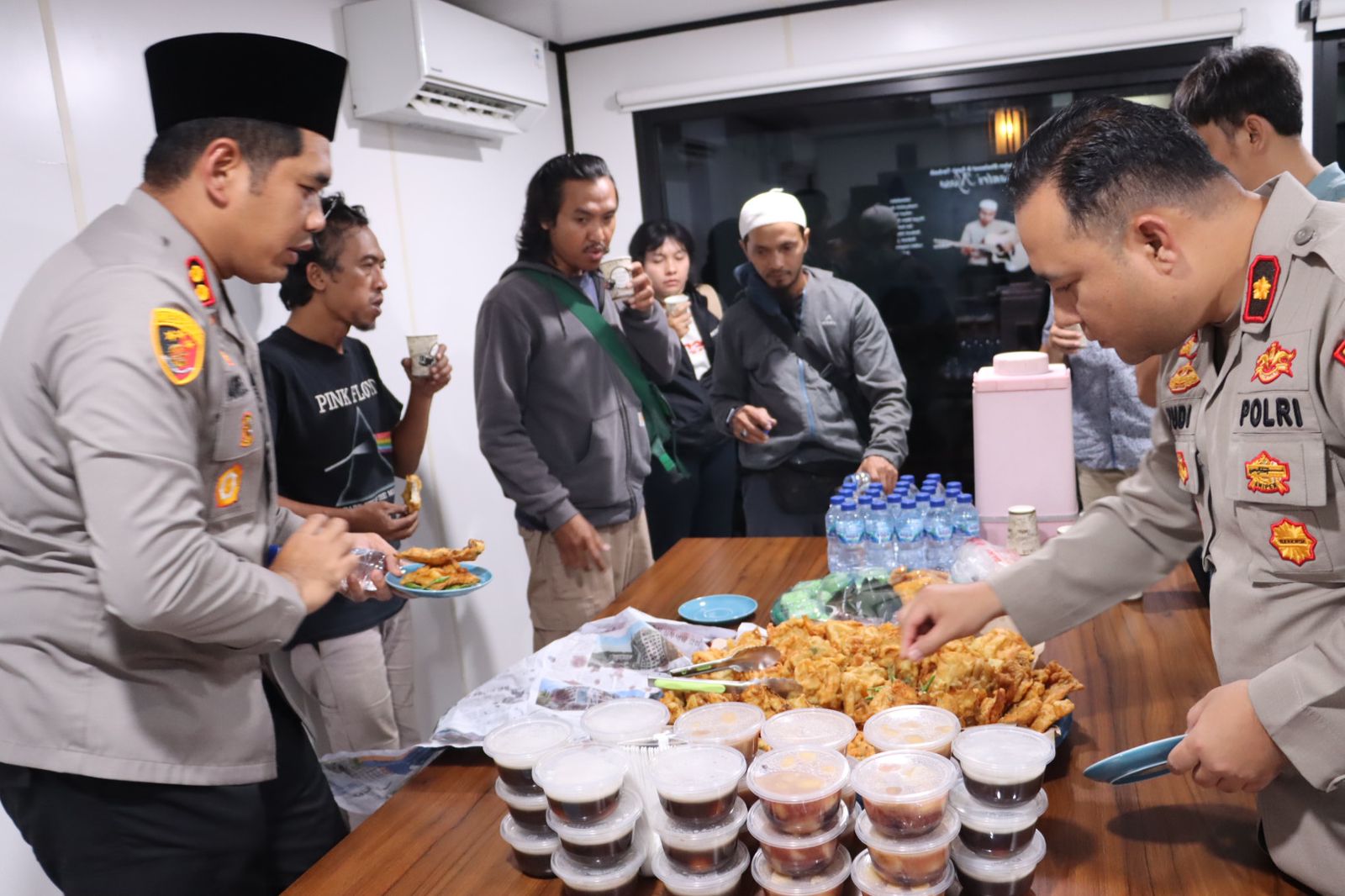 Polres Priok Santuni Anak Yatim Dan Buka Puasa Bersama Jurnalis Jakarta Utara