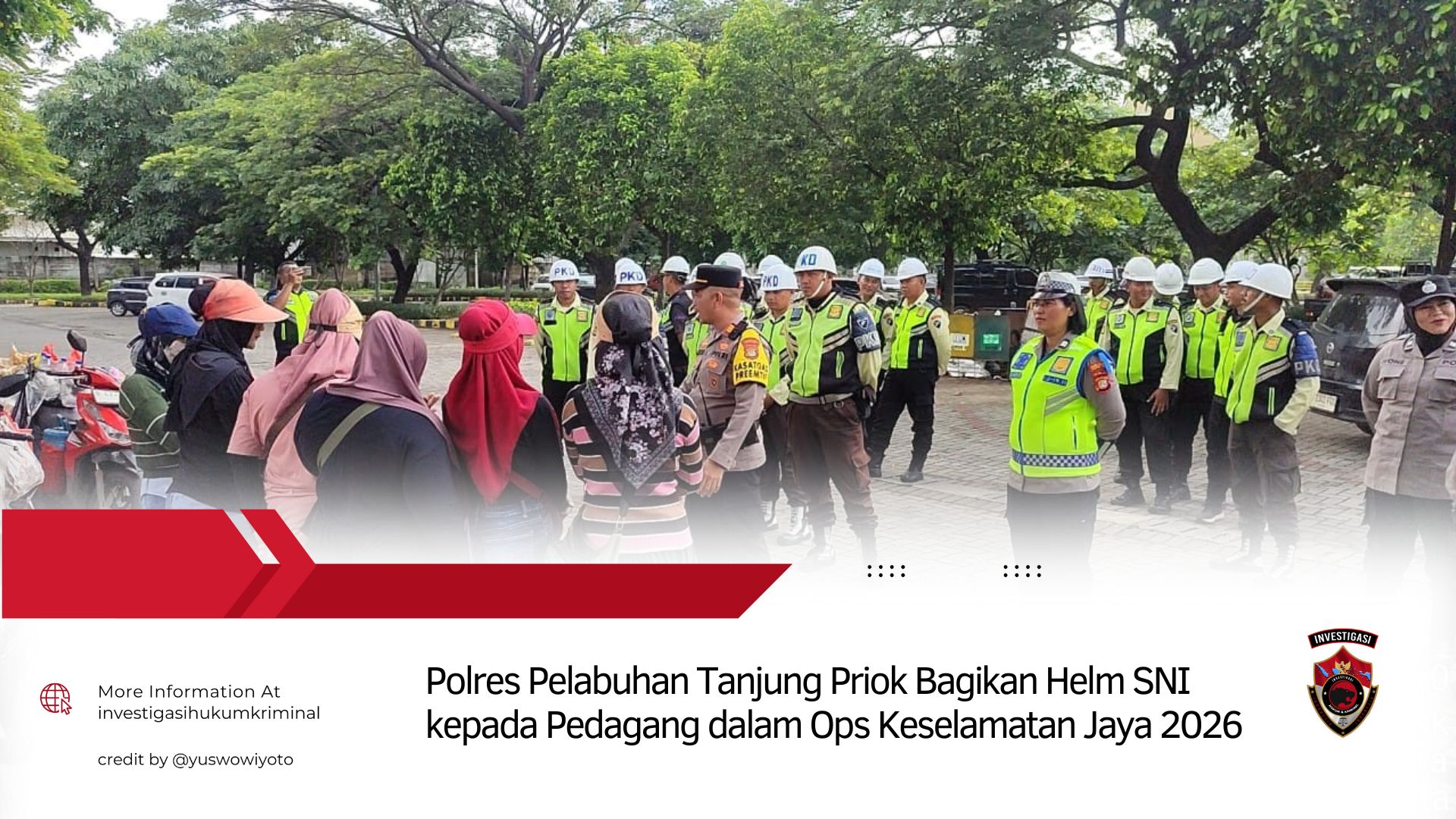 Polres Pelabuhan Tanjung Priok Bagikan Helm SNI kepada Pedagang dalam Ops Keselamatan Jaya 2026